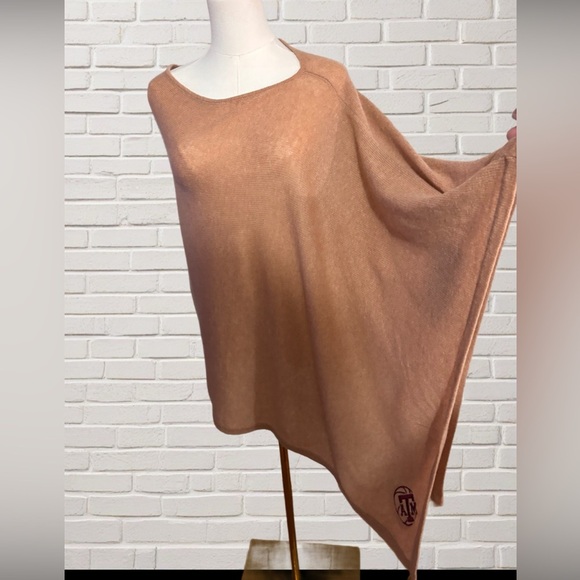 Peter Millar 100% Cashmere Poncho Wrap Texas A&M Logo Camel Tan NWT Luxury Soft - Picture 8 of 9